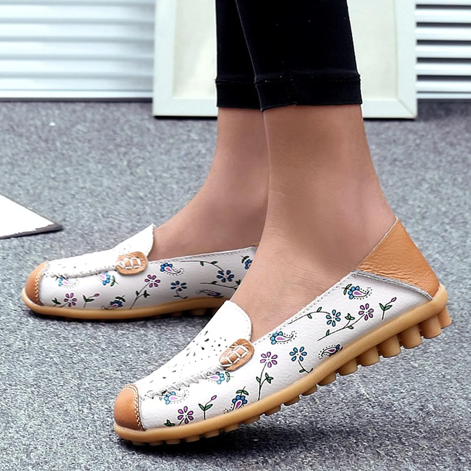 2025 Women Closed Toe Shoes Fashion Beautiful Cute Flower Soft Sole Walking Footwear Comfortable Breathable Flat Casual Shoe Summer Outdoor Party Dance Non-Slip Slip-On Leather Slippers