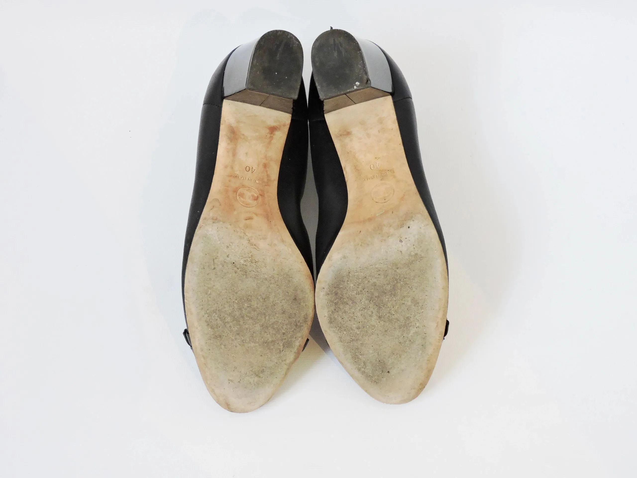 Chanel Cap-Toe Pump Size 40 It (10 Us)