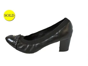 Chanel Cap-Toe Pump Size 40 It (10 Us)