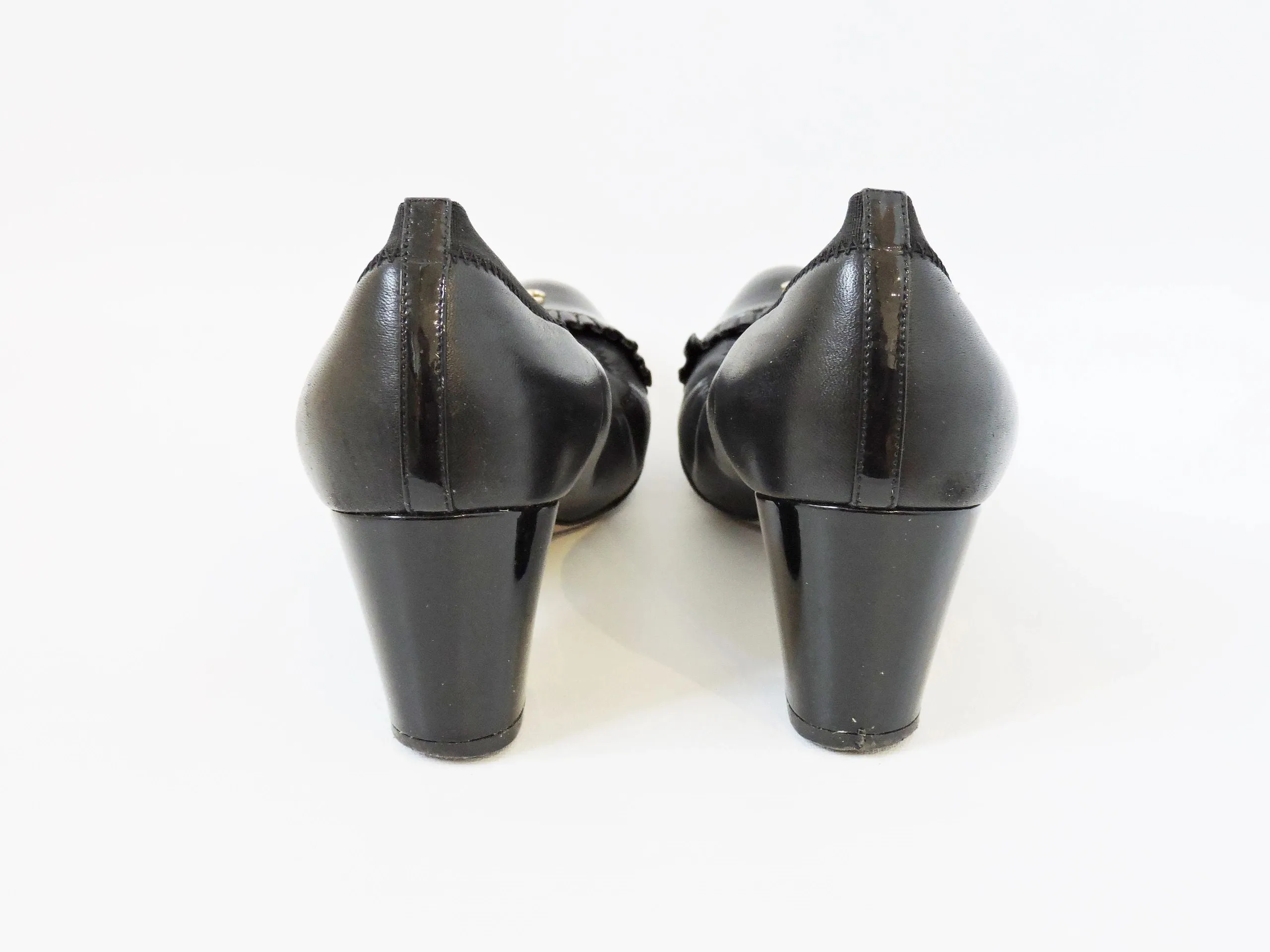 Chanel Cap-Toe Pump Size 40 It (10 Us)