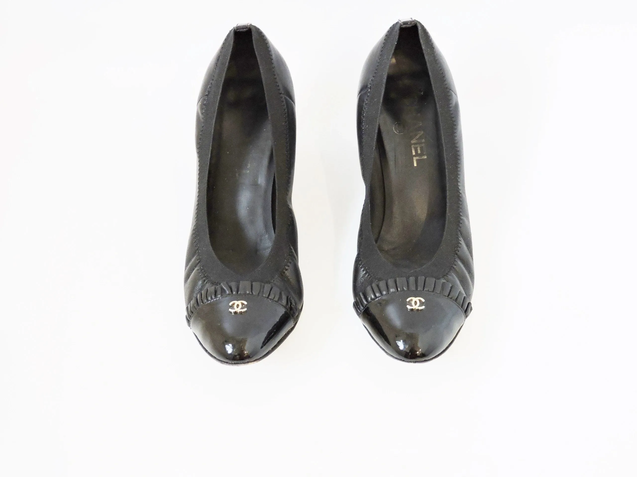 Chanel Cap-Toe Pump Size 40 It (10 Us)