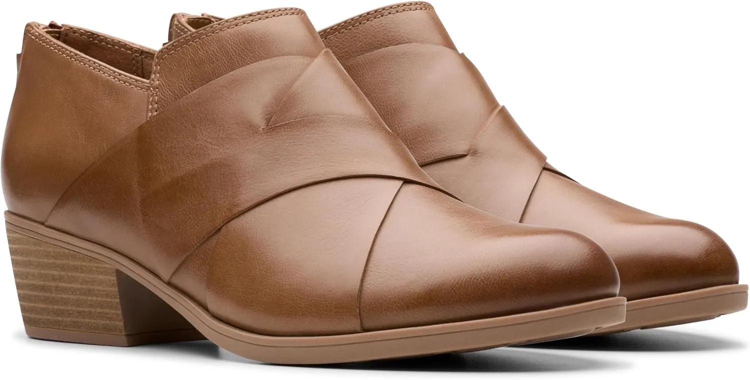 Clarks Women's Charlten Gema Pump