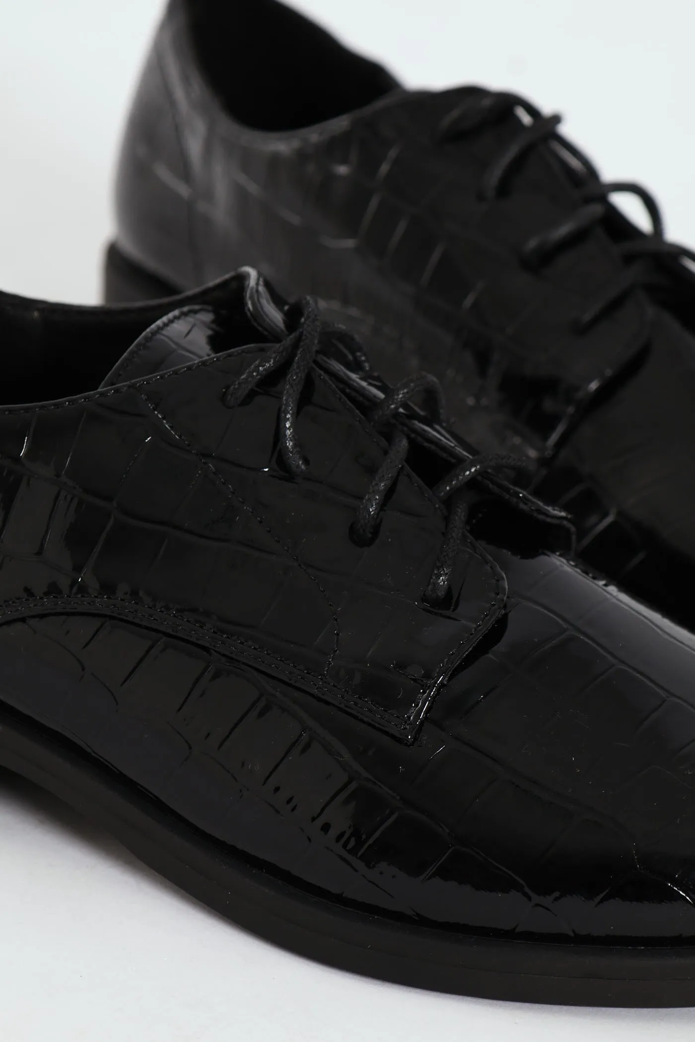 Classic Pointed Croc Patent Lace Up Loafer - Black