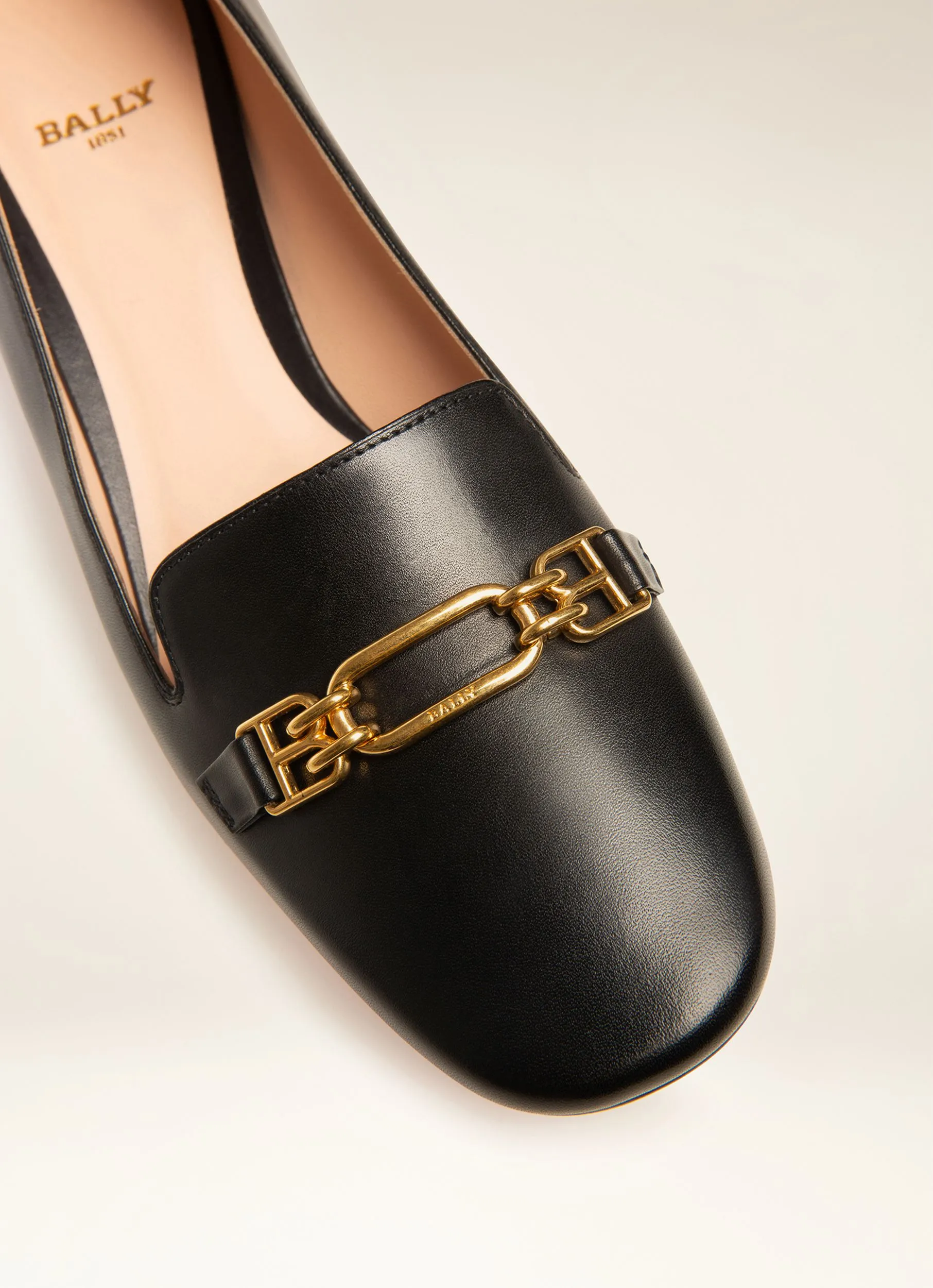 Dielle Leather Pumps In Black