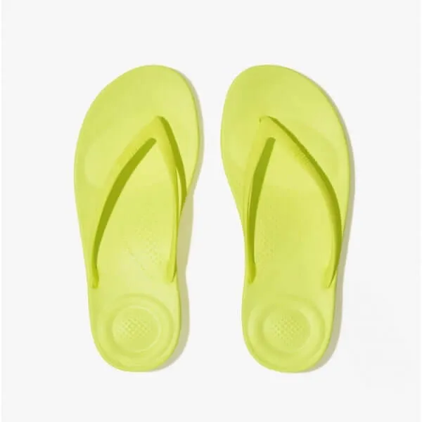 FitFlop iQUSHION ERGONOMIC Womens Flip-Flops Electric Yellow