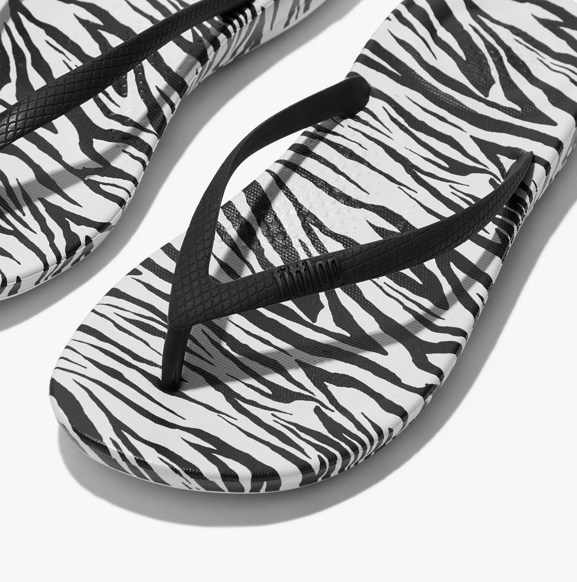FitFlop iQUSHION Womens Flip-Flops Zebra