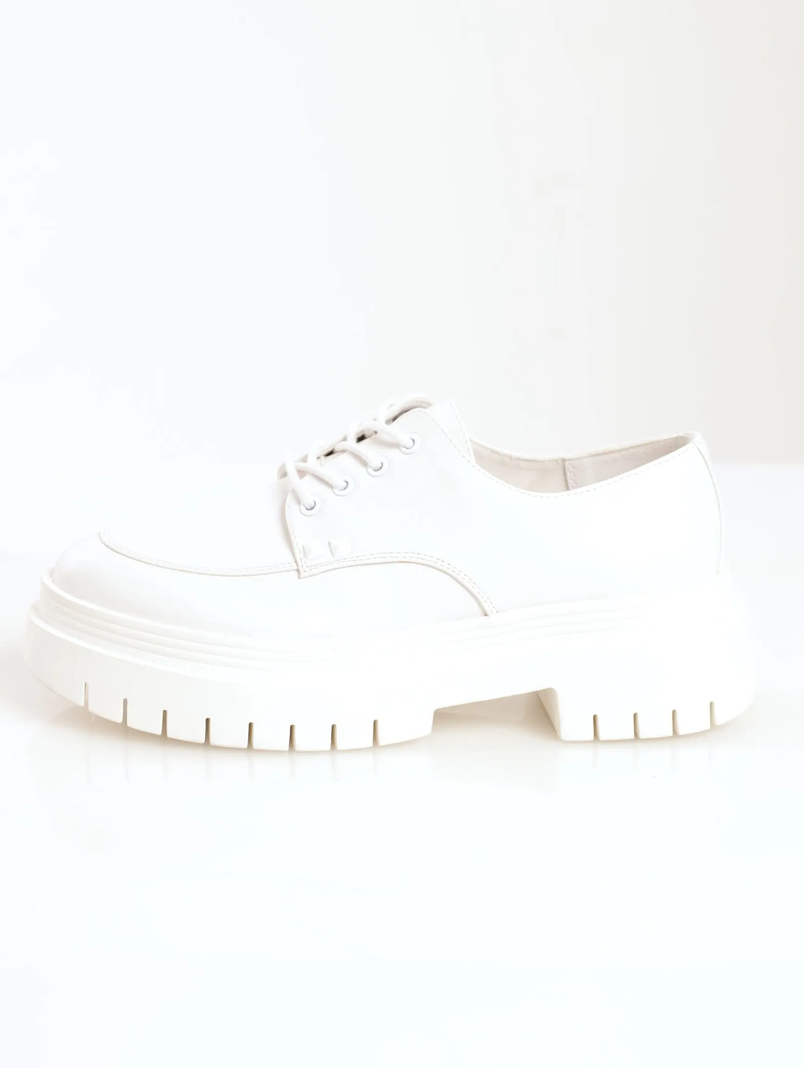 Ladies Camdenn Lug Sole Lace-Up Loafer - White