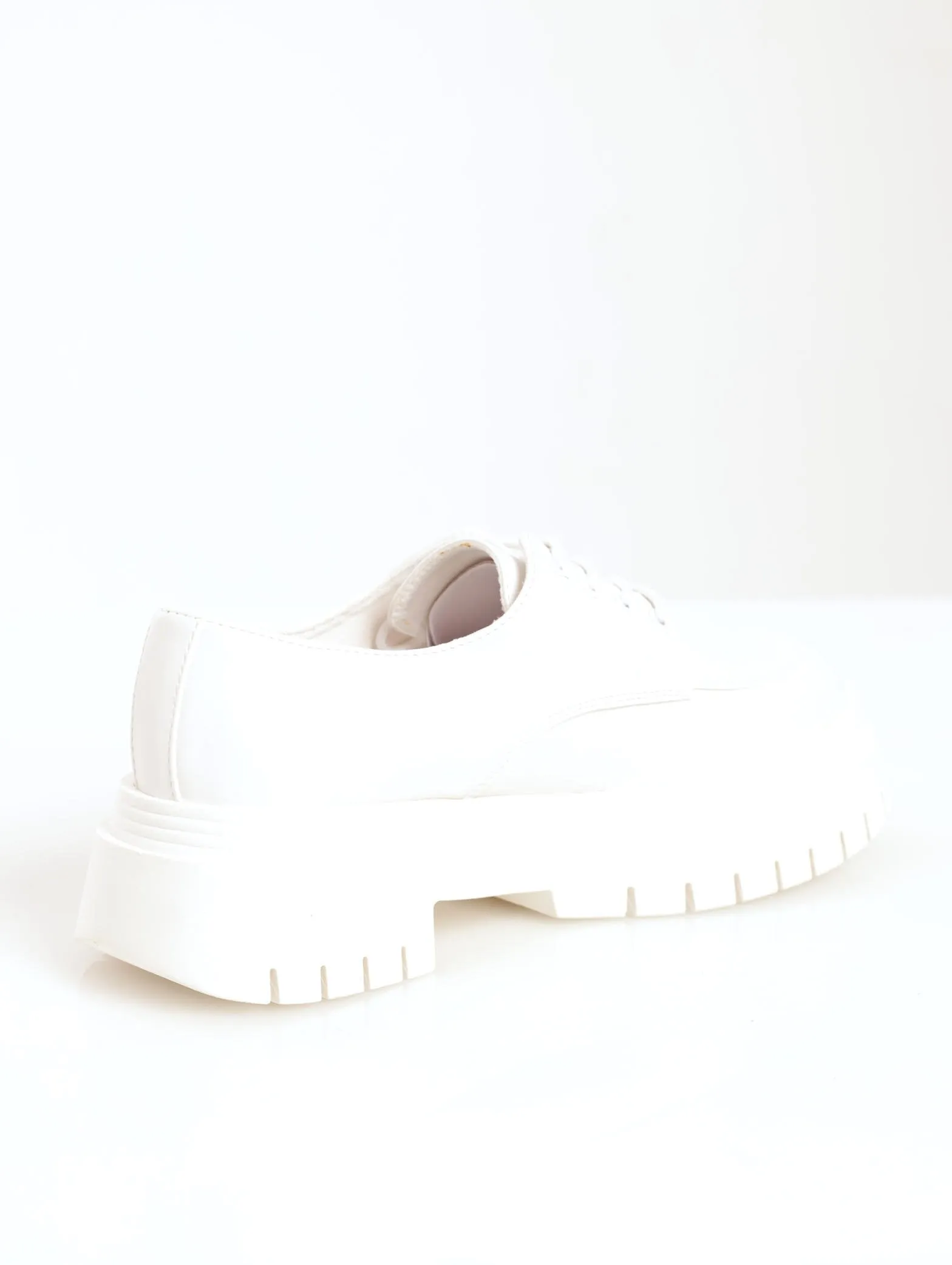 Ladies Camdenn Lug Sole Lace-Up Loafer - White