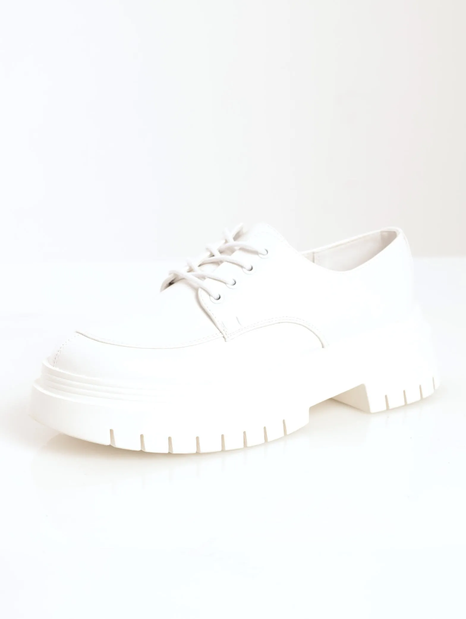 Ladies Camdenn Lug Sole Lace-Up Loafer - White