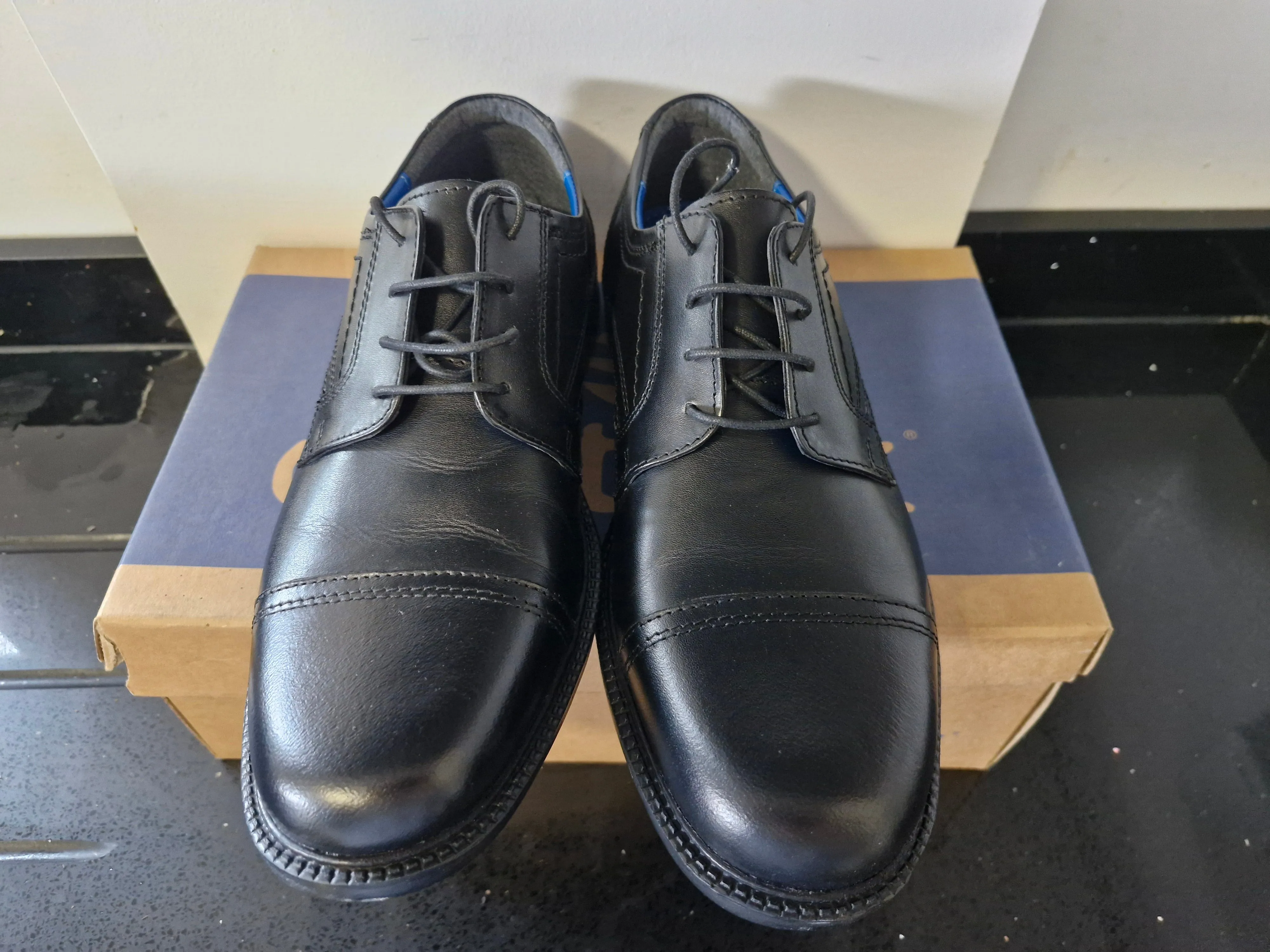 Oaktrak - Black Leather Oxford