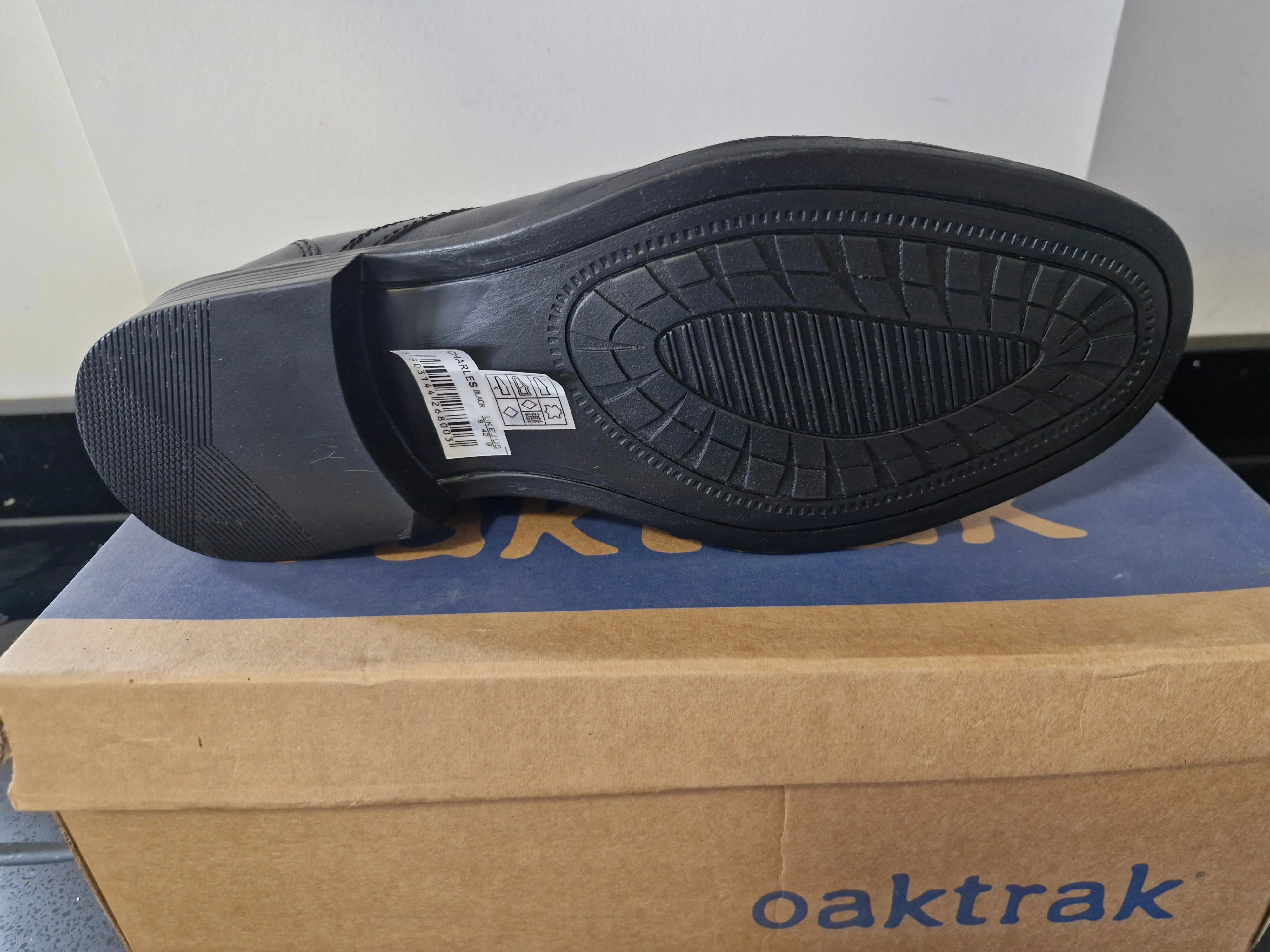 Oaktrak - Black Leather Oxford