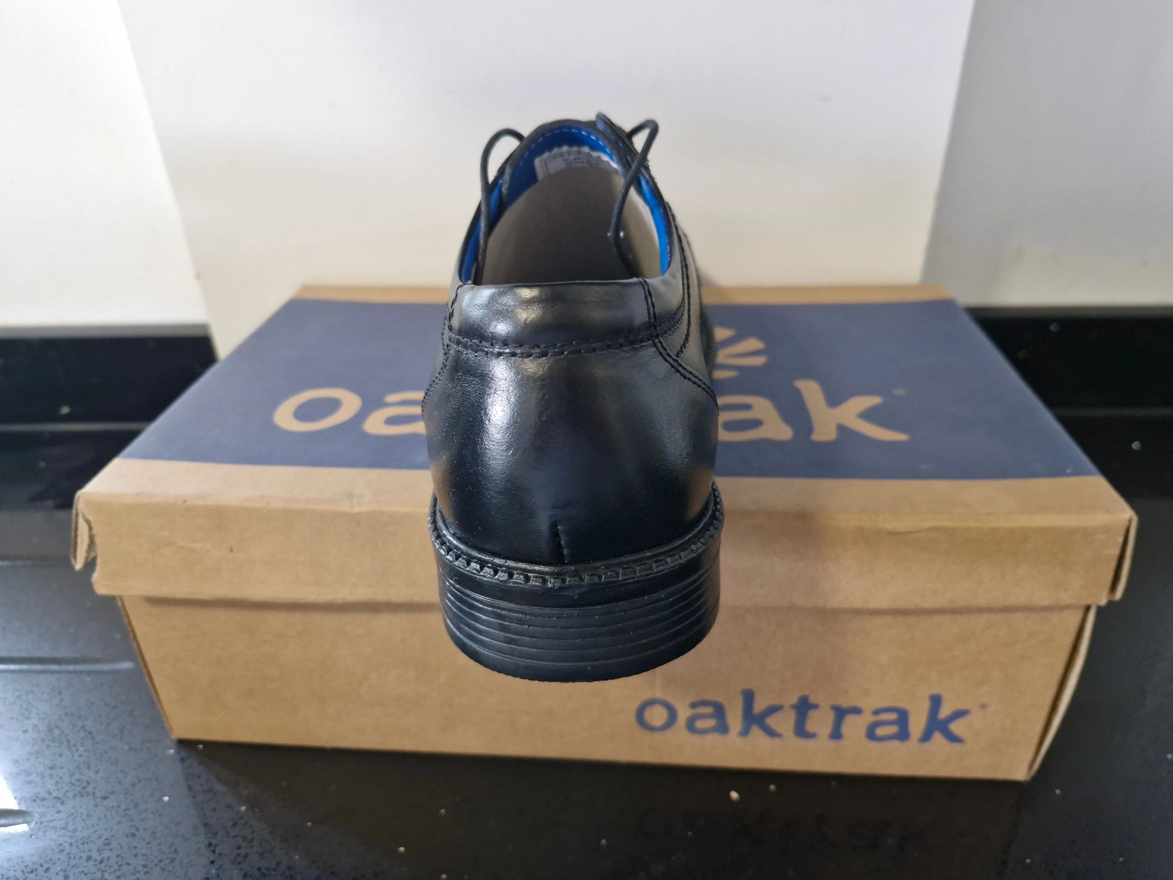 Oaktrak - Black Leather Oxford