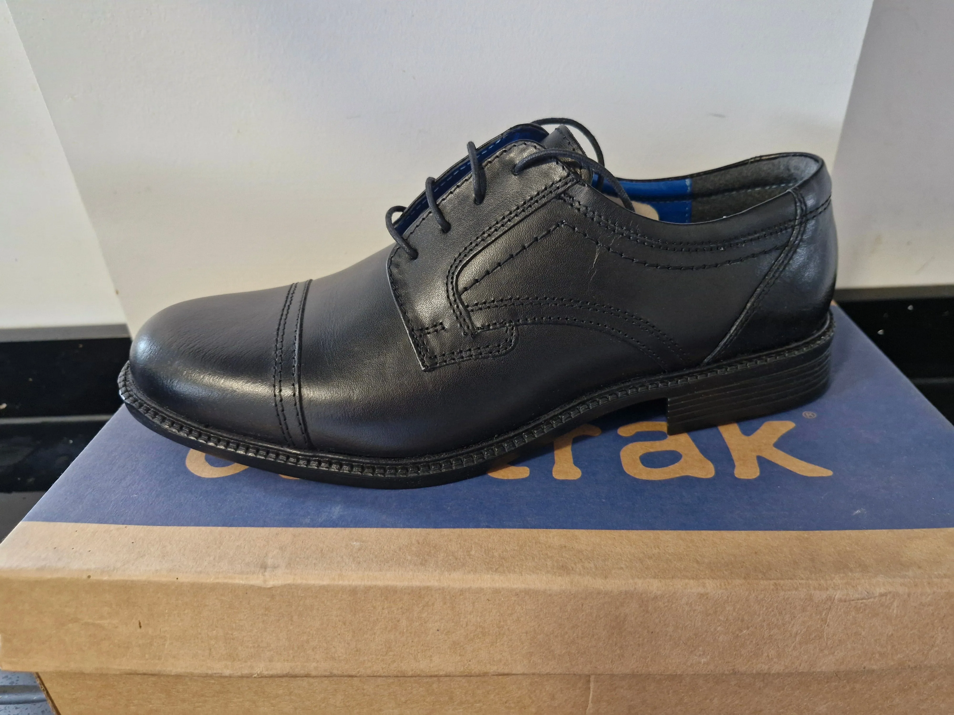 Oaktrak - Black Leather Oxford