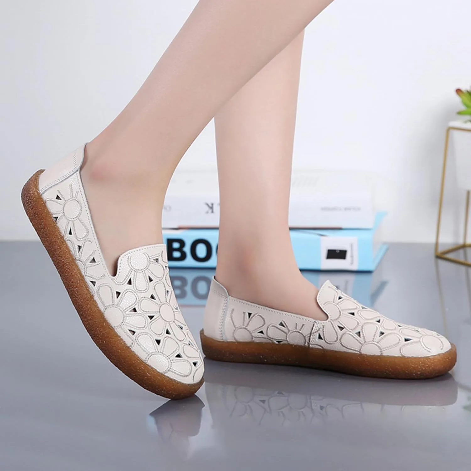 Women's Slip On Casual Leather Shoes,Trendy Embroidery Comfort Non-Slip Oxford Softsole Flat Walking Nursing Loafers