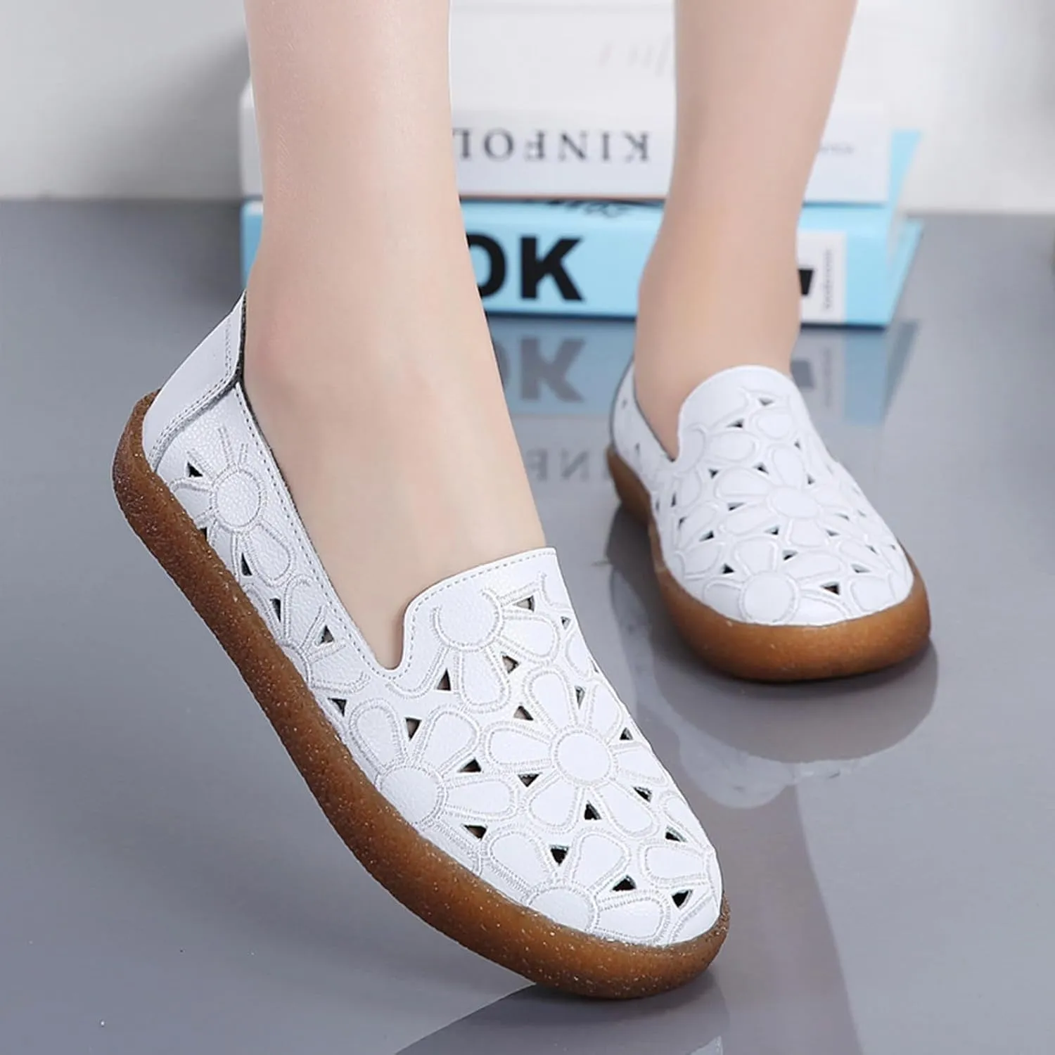 Women's Slip On Casual Leather Shoes,Trendy Embroidery Comfort Non-Slip Oxford Softsole Flat Walking Nursing Loafers